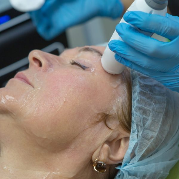 woman-receiving-a-beauty-treatment-in-a-clinic-2026-03-16-01-13-34-utc